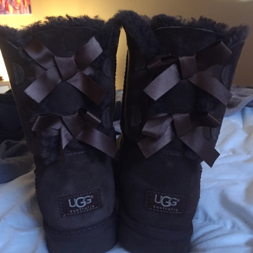 Brown Bailey Bow Uggs! Great condition